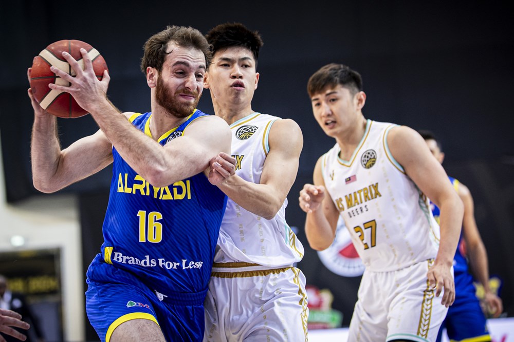 亚冠篮球联赛| 级别不同仍顽抗利雅迪  森金群利昂首离开