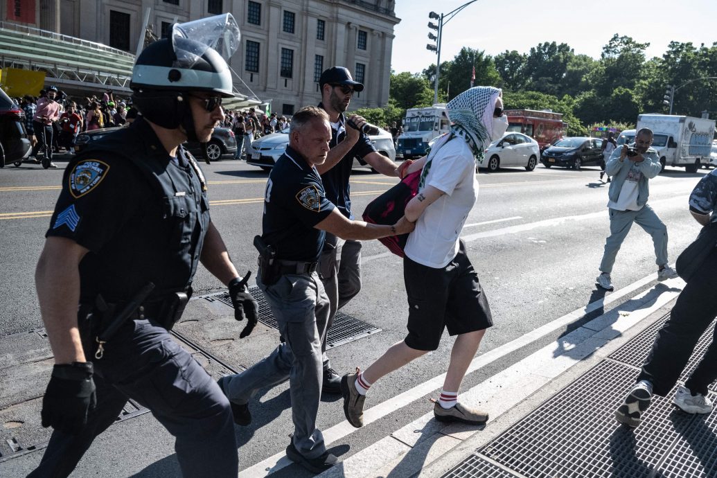 亲巴勒斯坦示威者占博物馆 纽约市警拘留34人