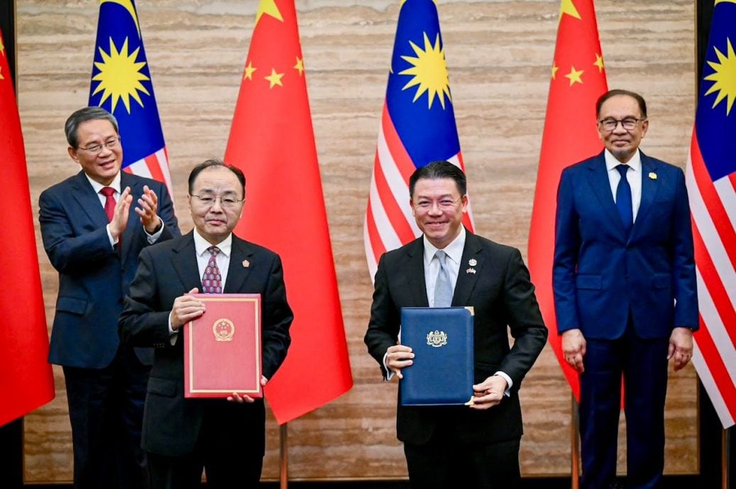 倪可敏:李强访马促成多项协议 马中免签证延至2026年