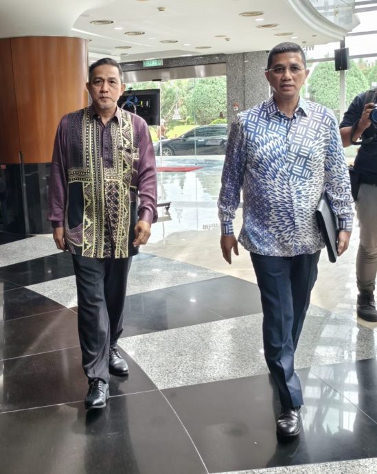 全国/阿兹敏会见雪议长呈悬空议席通知函