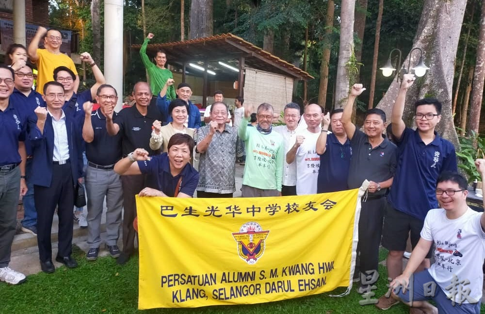 张贞明和丁春光骑行万里展现马中情