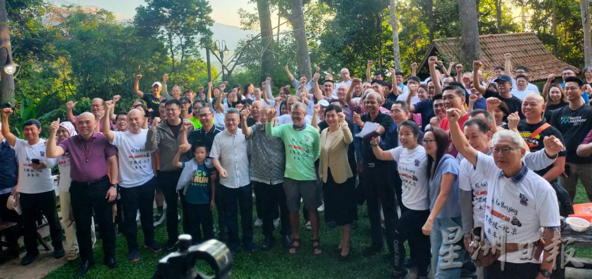 张贞明和丁春光骑行万里展现马中情