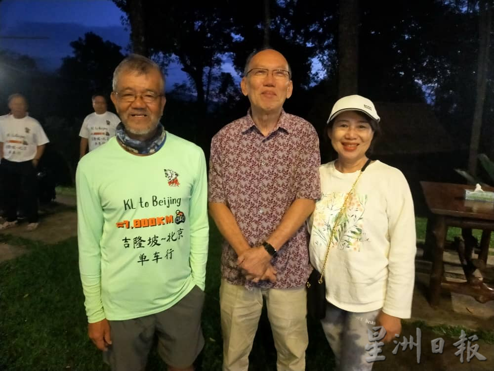 张贞明和丁春光骑行万里展现马中情