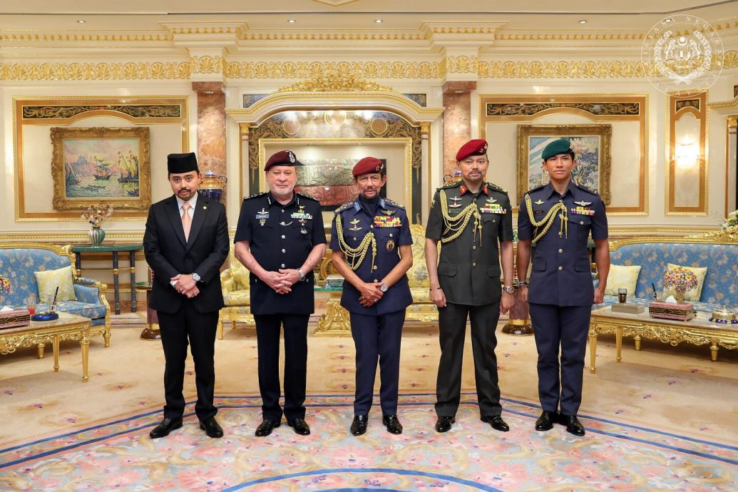 全国:抵达汶莱拜会汶莱苏丹 亲递登基大典观礼请柬