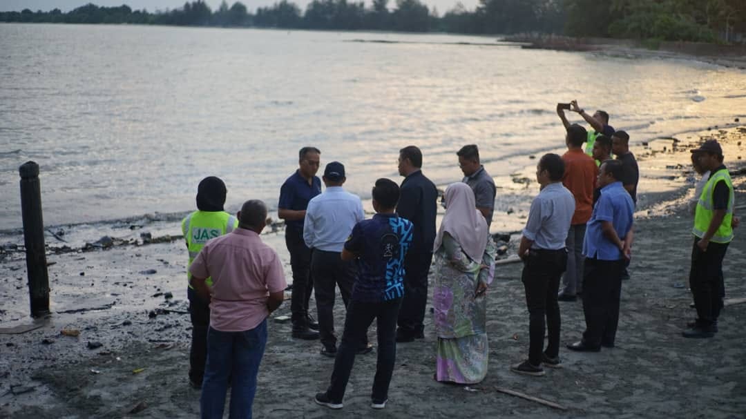 全国：新闻：新加坡油污影响边佳兰海域   阿兹南：哥打县署今商对策