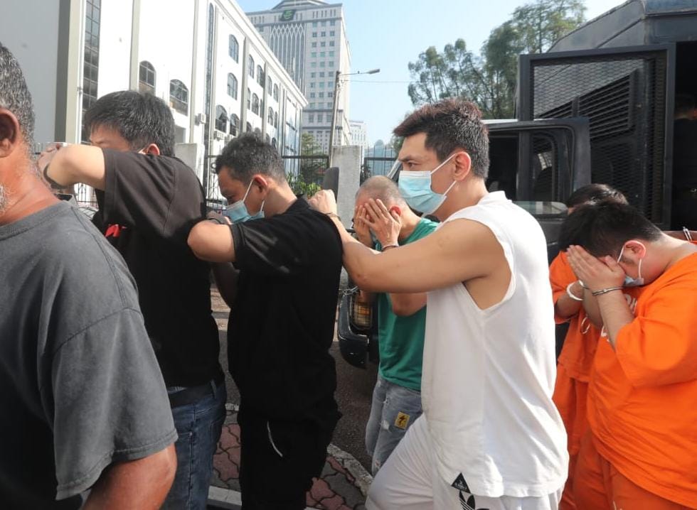 全国：视频： 国内最大宗贩毒案  2名新加坡男子包括首脑被控