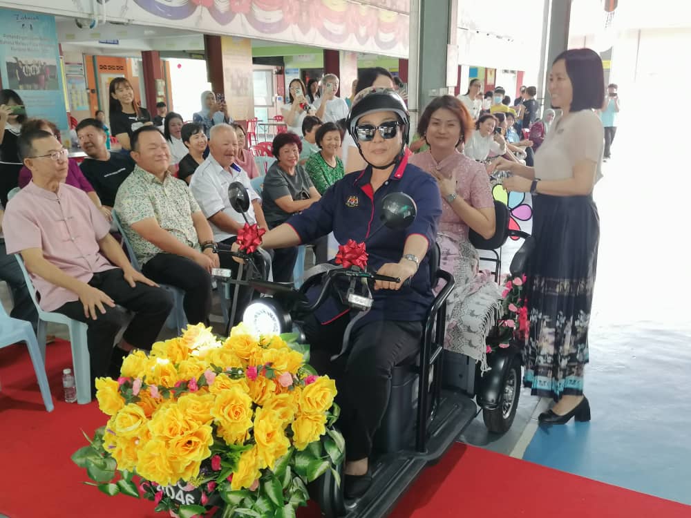 公民华小詹玉叶老师荣休,前校长昔日战友出席齐欢送。