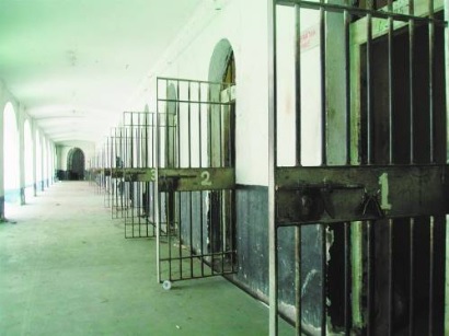 内长:制定新法案实行软禁计划 “探讨囚犯居家服刑条件”