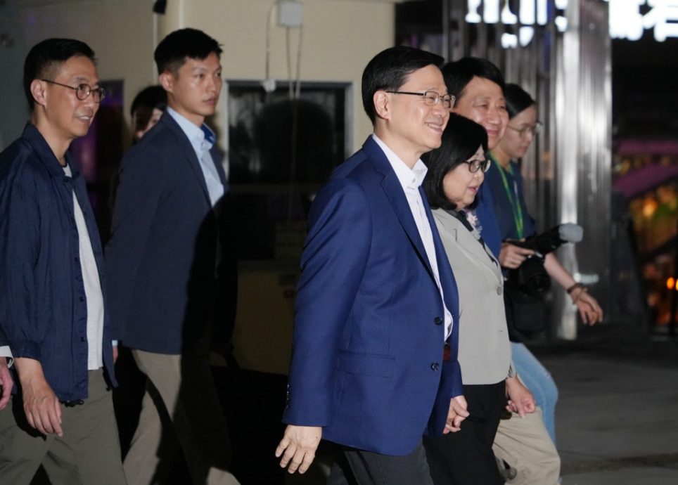 千架无人机维港上空拼出端午卡通主题图案