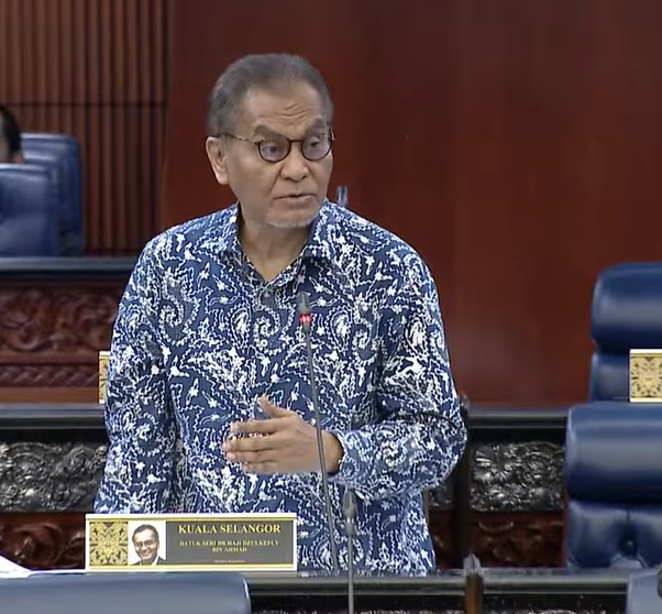 卫长:寻求修正医药法令 解决平行途径专科医生问题