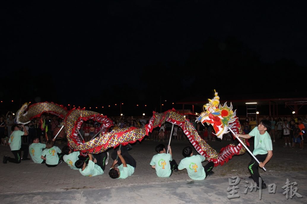 台湾客家𪹚龙隆重登场 龙舞翻腾引爆全场