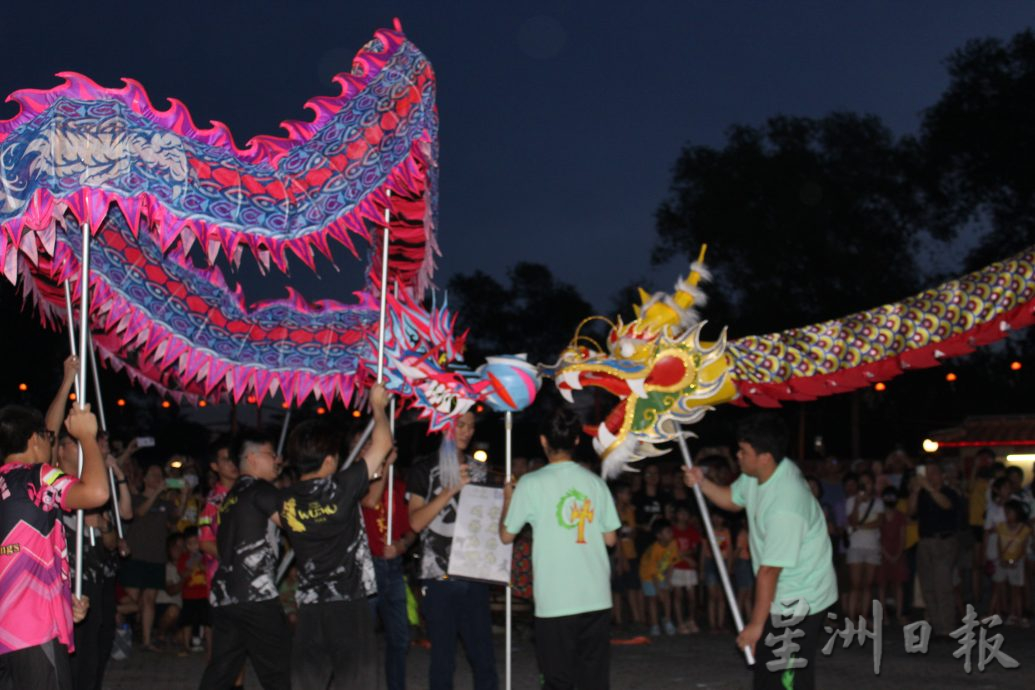 台湾客家𪹚龙隆重登场 龙舞翻腾引爆全场