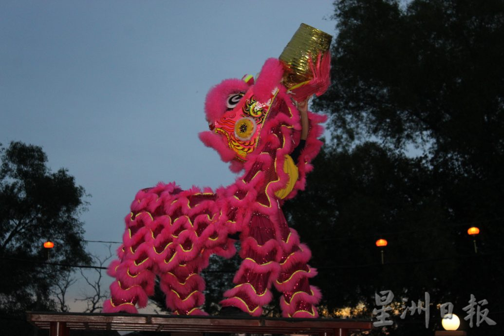 台湾客家𪹚龙隆重登场 龙舞翻腾引爆全场