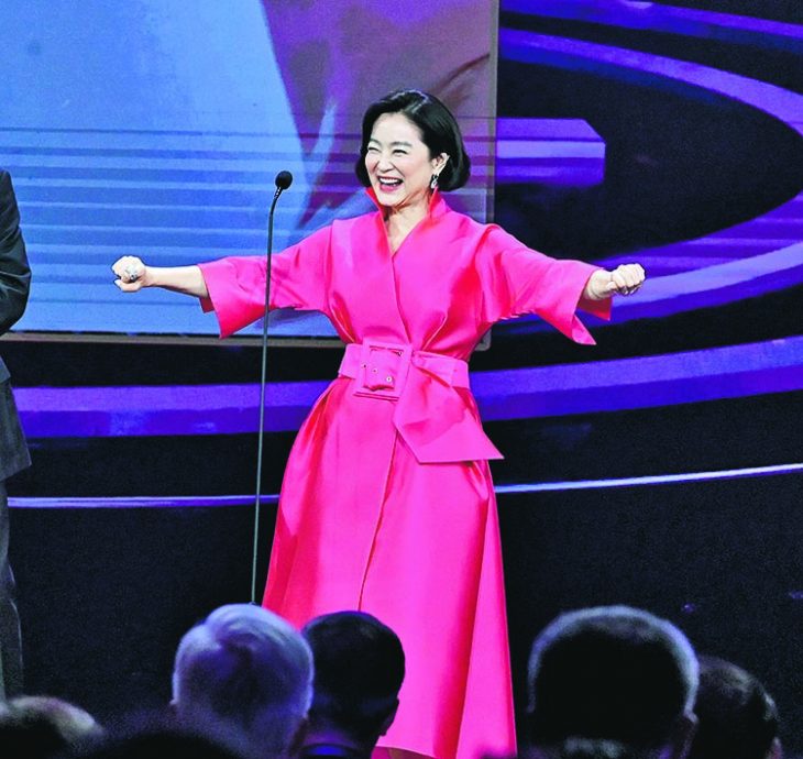 合体汤唯领奖比心 林青霞被徐克吐槽难侍候