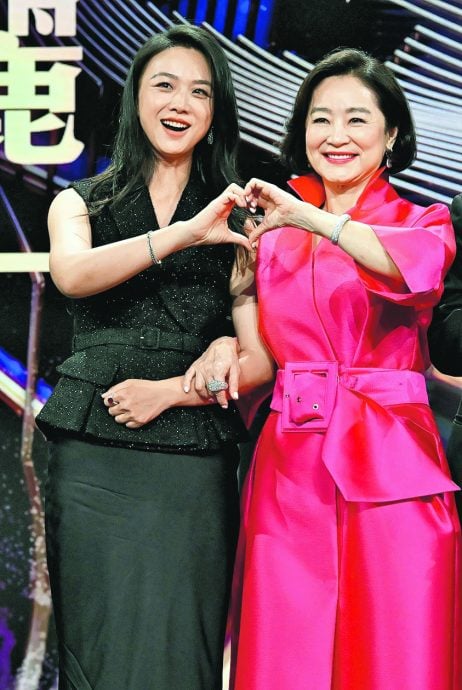 合体汤唯领奖比心 林青霞被徐克吐槽难侍候