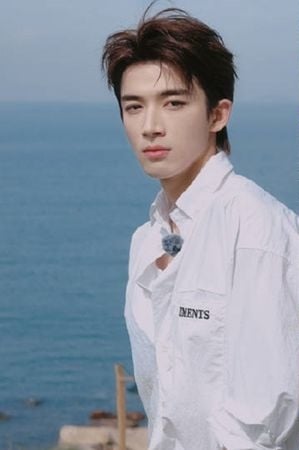 同楼进出被跟拍 王星越向涵之爆恋情