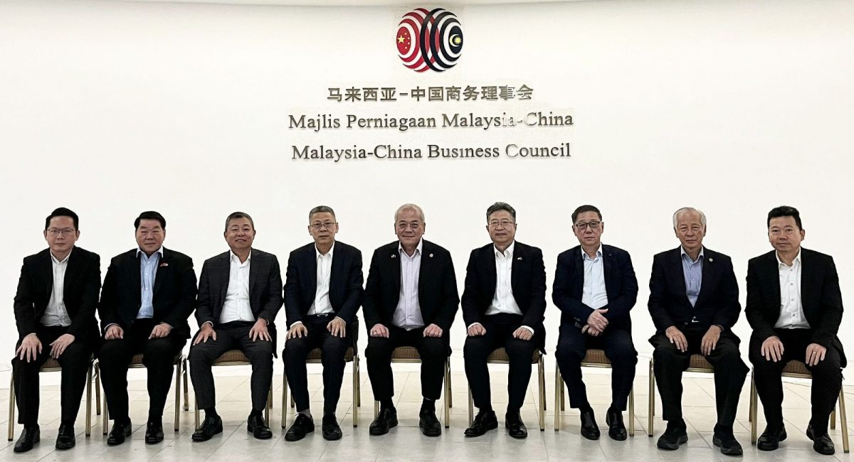 吴添泉接待中国商务部亚洲司司长王立平