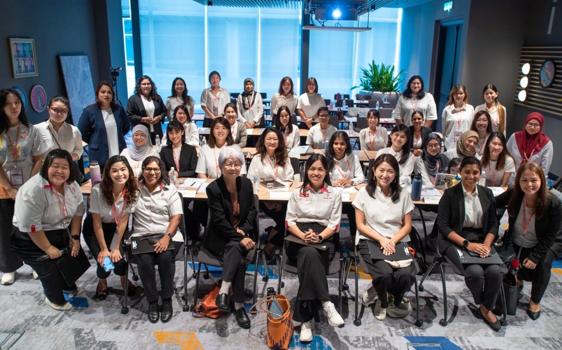 呼吁提高女性政治参与度 张念群盼克服性别差异