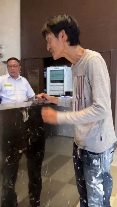 唐治平街头半裸肋骨尽现 自曝把台居留证丢沟渠