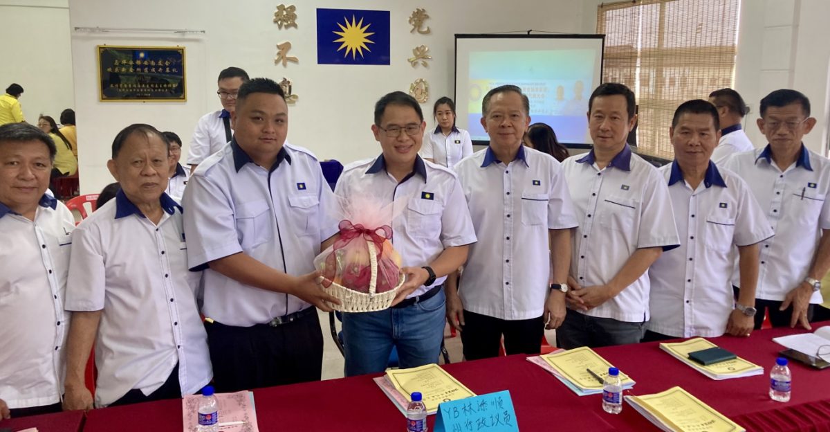 国: 杨巧双丈夫获颁合约不违法 林添顺:道德标准何在?