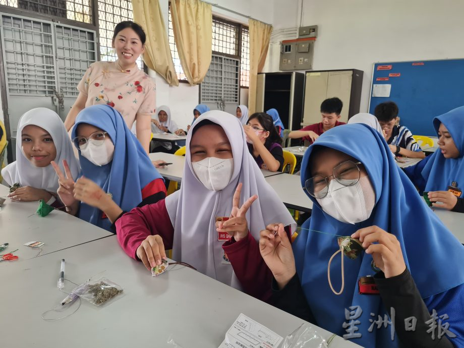 多彩端午“香”系马中 深斋孔院办端午文化体验活动