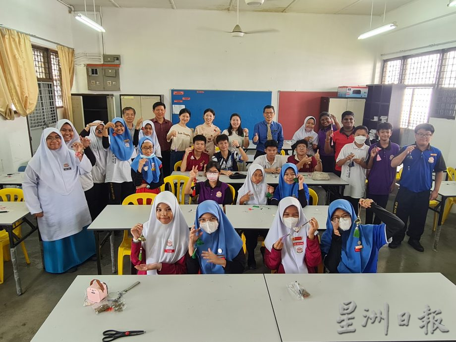 多彩端午“香”系马中 深斋孔院办端午文化体验活动