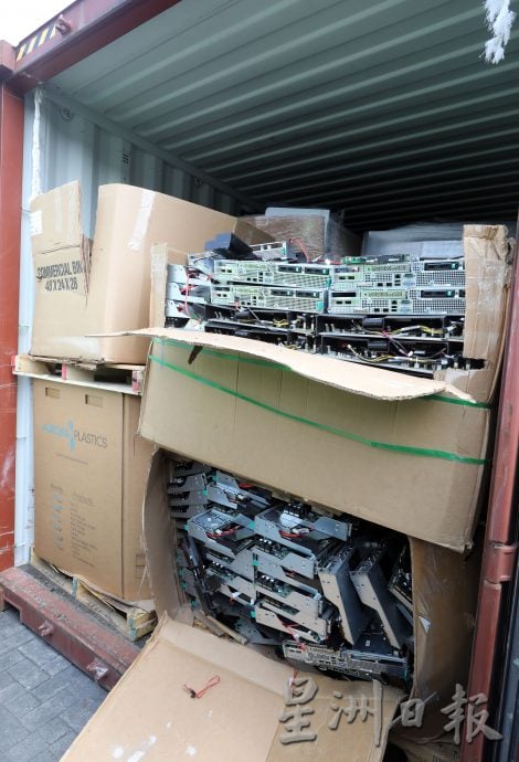 夜报版本/环境部长:3个月内 拦106货柜洋垃圾入马 /主