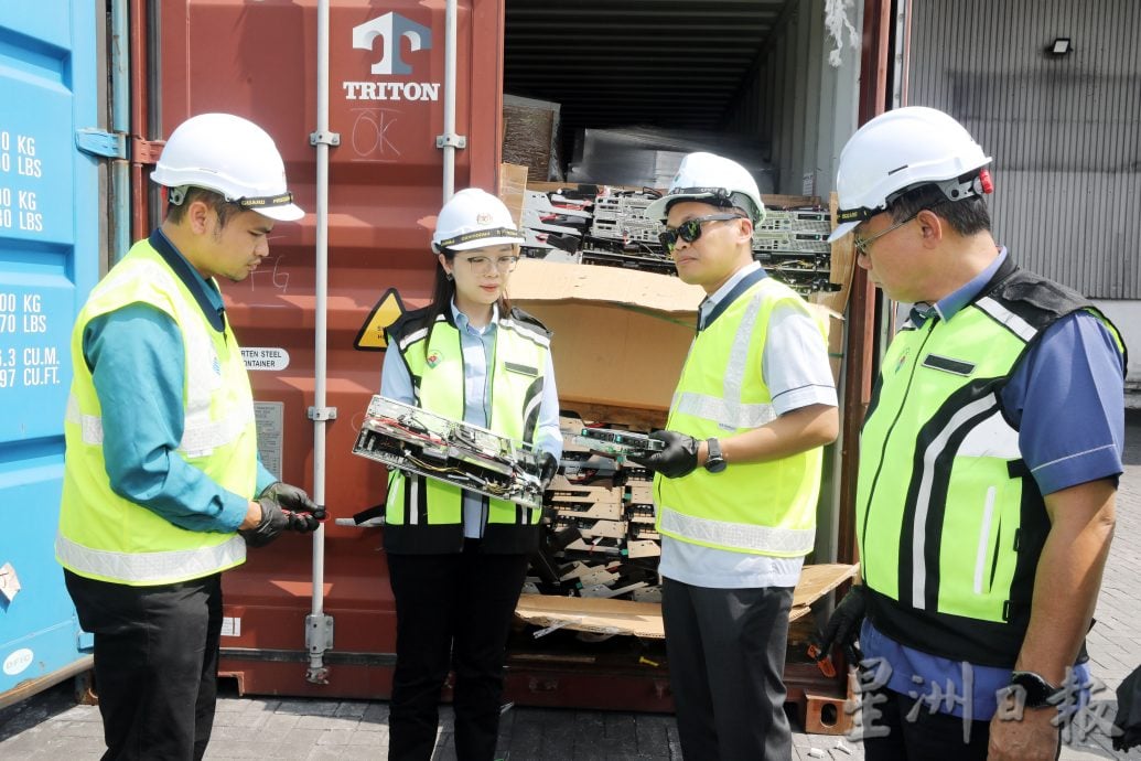 夜报版本/环境部长:3个月内 拦106货柜洋垃圾入马 /主