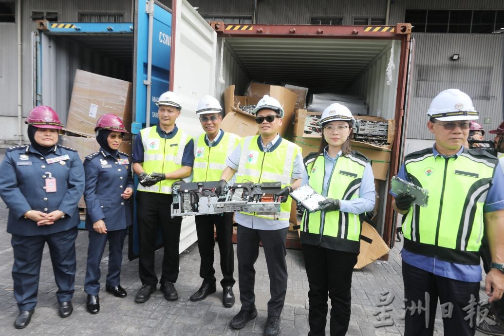 夜报版本/环境部长:3个月内 拦106货柜洋垃圾入马 /主