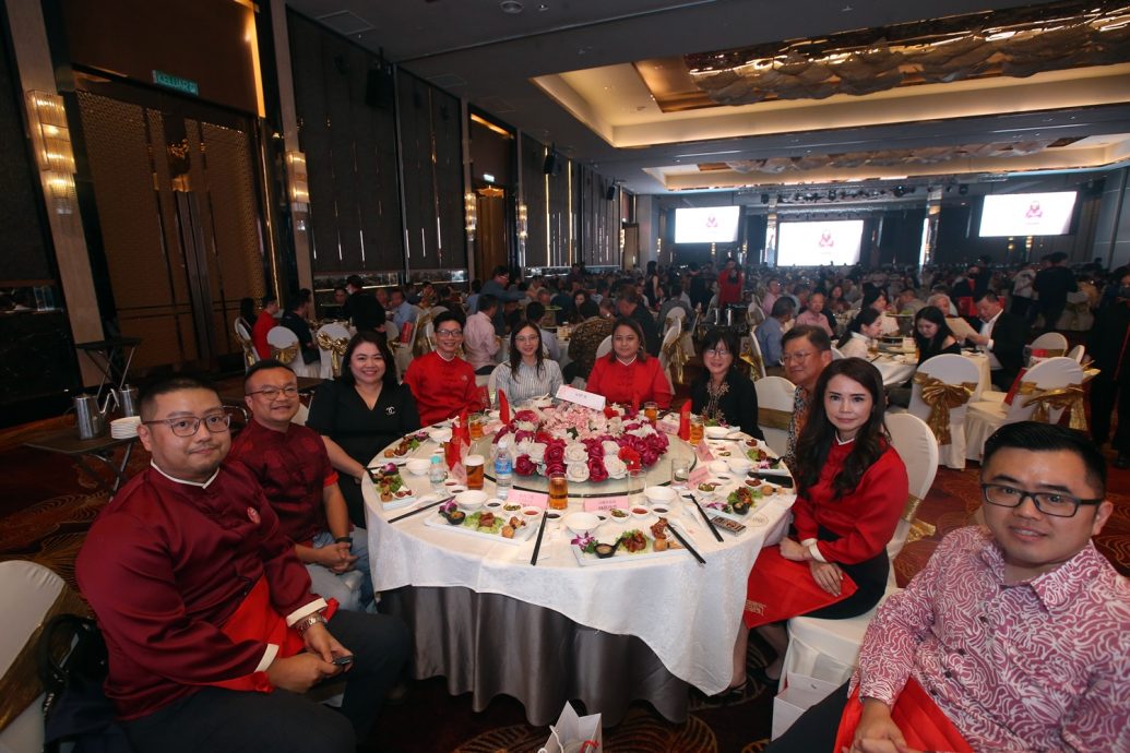 大都会封底／本报95周年报庆KL区晚宴（画页）／14图