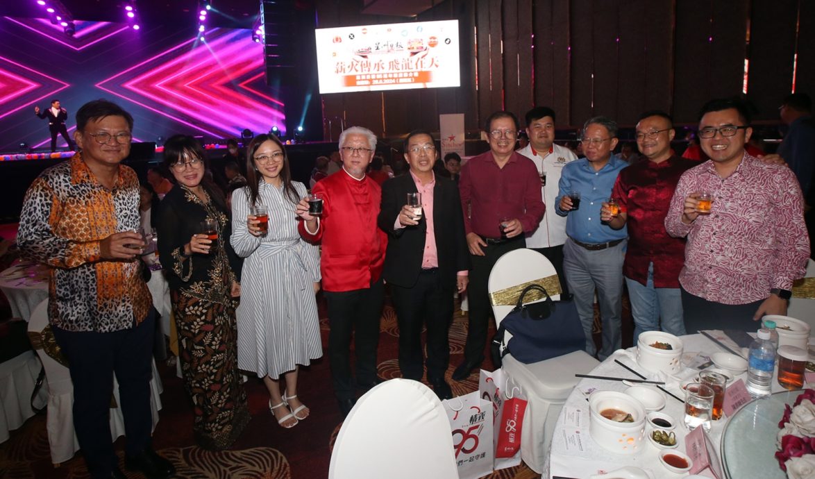 大都会封底／本报95周年报庆KL区晚宴（画页）／14图