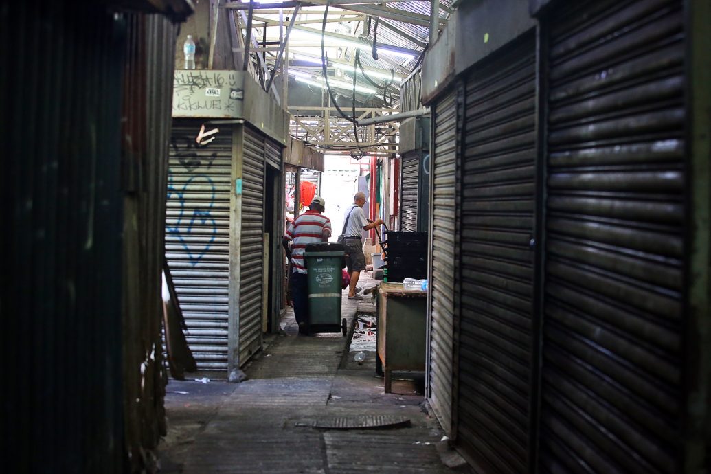 大都会封面/李霖泰菜市场提升工程未开展/10图