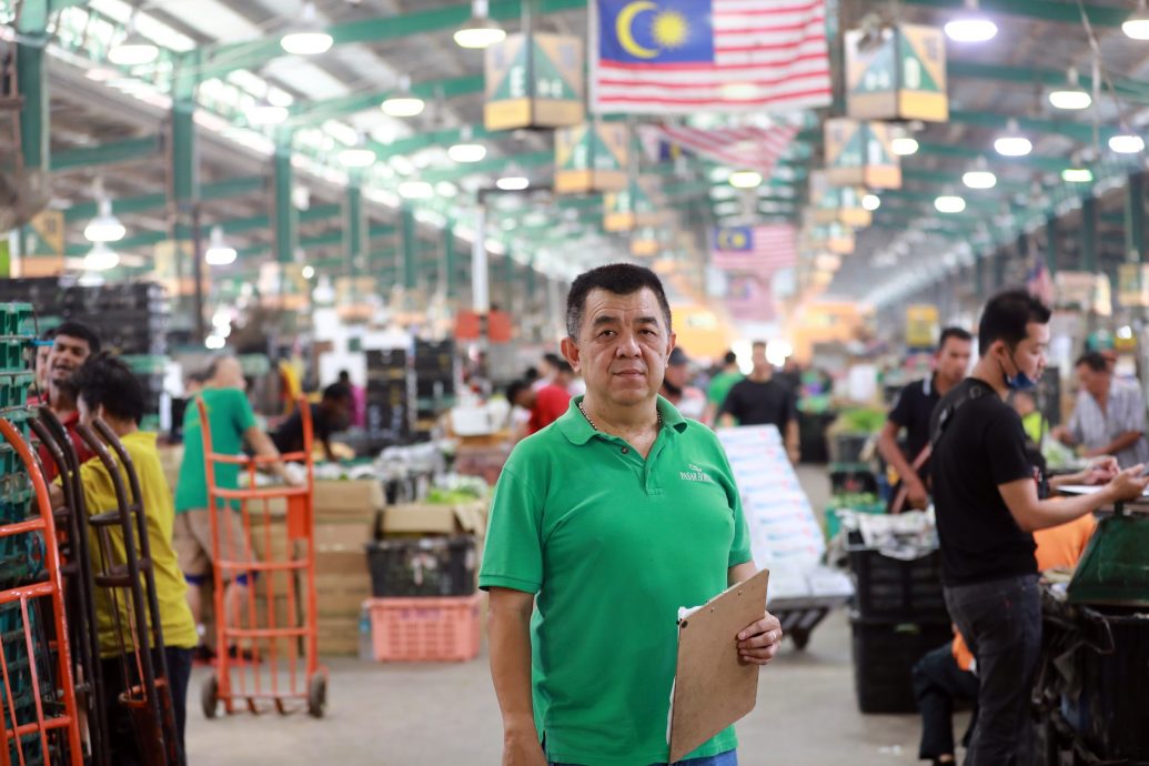 大都会封面/隆批发公市出现“丐帮”/10图