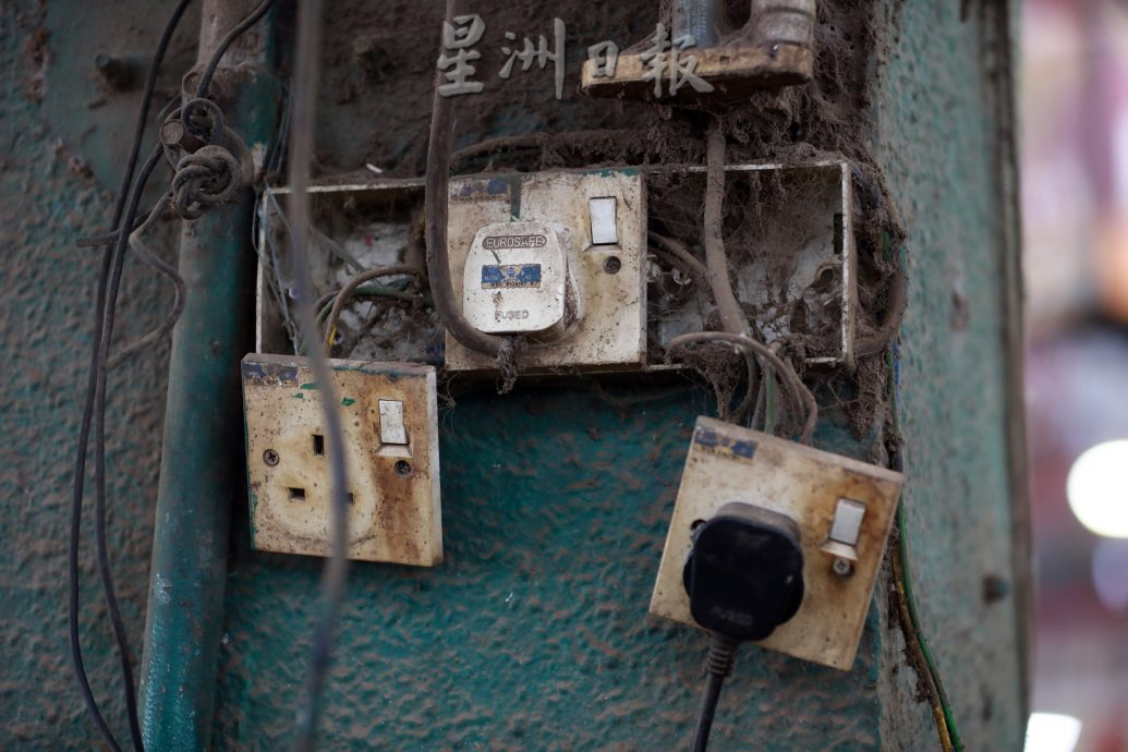 大都会封面/隆批发公市出现“丐帮”/10图