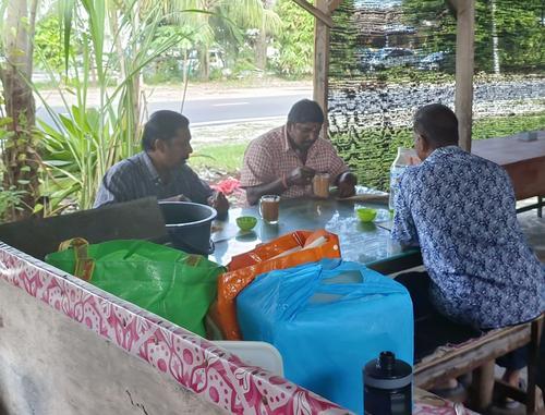 大都会/小贩市政厅盼市政厅翻新摊位