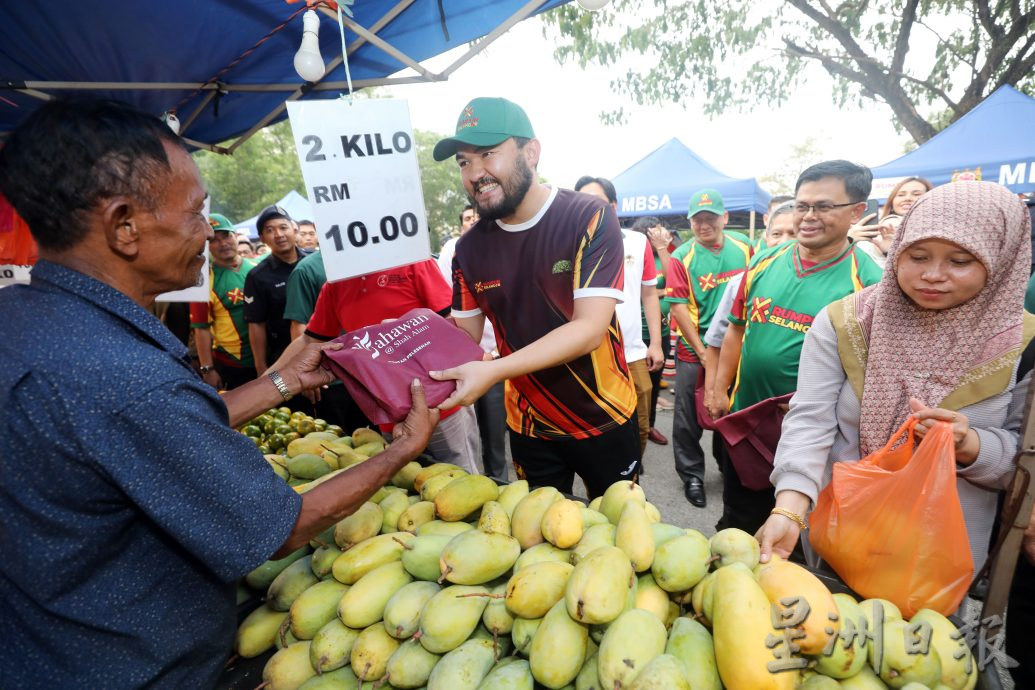 大都会/王储骑威士霸到沙亚南夜市走访1小时/4图