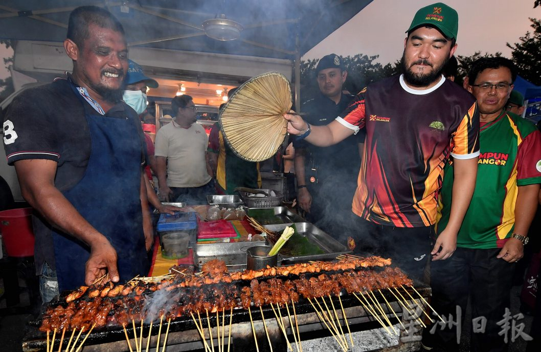 大都会/王储骑威士霸到沙亚南夜市走访1小时/4图