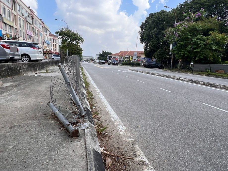 大都会/行人道铁网栅栏脱落