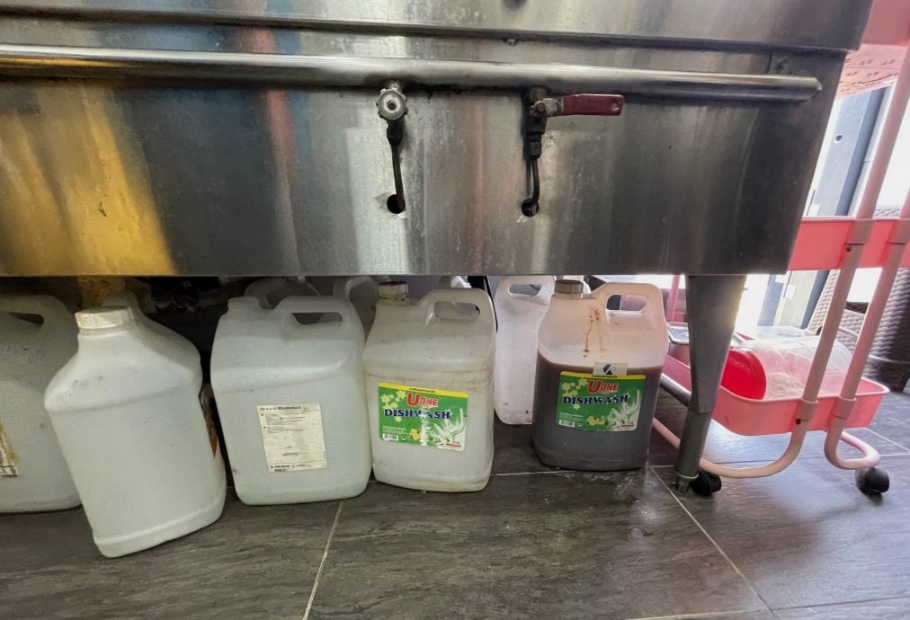 大都会:被指倒油进沟，东主喊冤/5图