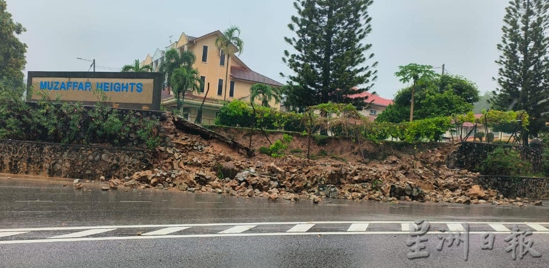 大雨再引发水灾·爱极乐大道成泽国