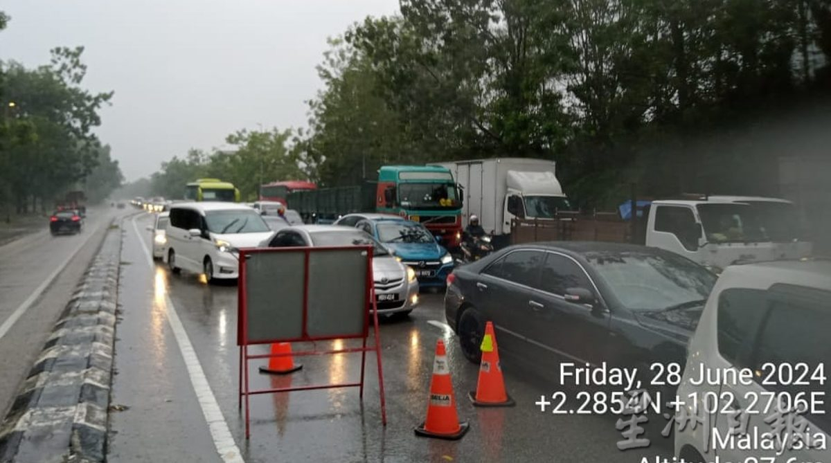 大雨再引发水灾·爱极乐大道成泽国