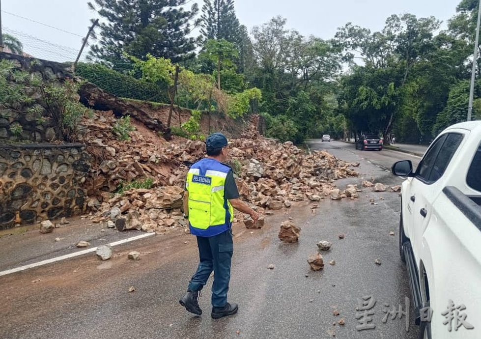 大雨再引发水灾·爱极乐大道成泽国