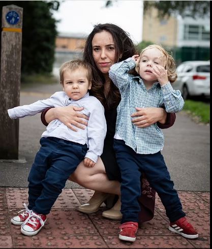 天下事 与阿桑奇狱中结婚  斯特拉：他是世上最了不起的人 明天成自由人