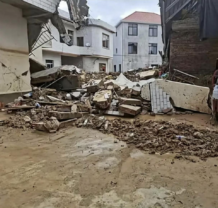 天下事 主文 中国暴雨预警最高级别