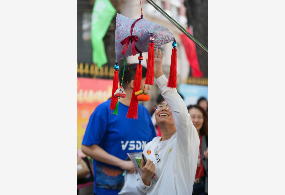 天下事 主文) 多地启用AI监考(主)… 中高考登场 1342万考生再创新高