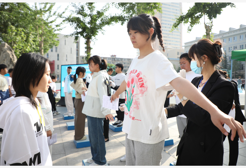 天下事 主文) 多地启用AI监考(主)… 中高考登场 1342万考生再创新高