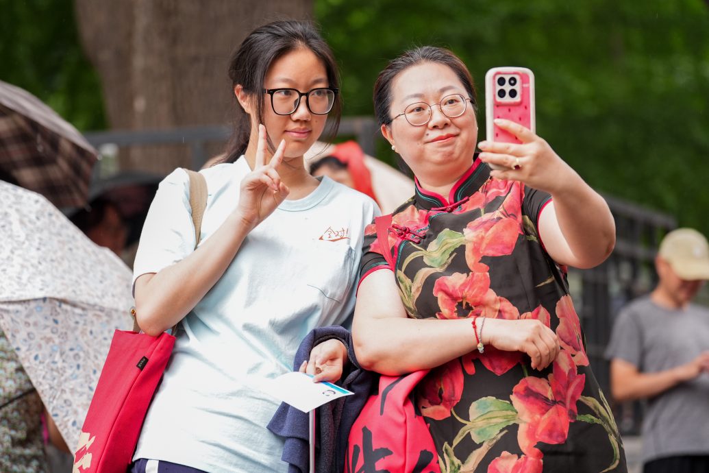 天下事 主文) 多地启用AI监考(主)… 中高考登场 1342万考生再创新高