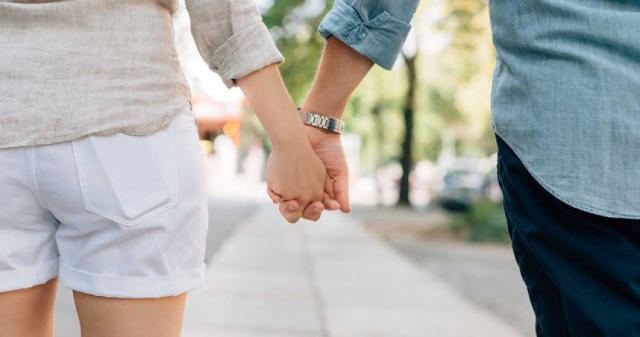 女友逼男子贷款购Honda与iPhone 15 Pro 网劝:离开她吧!