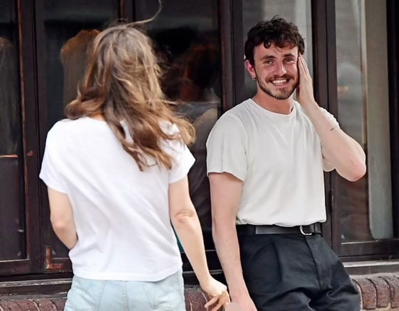 娜塔莉波曼爆新恋情 与保罗麦斯卡酒吧约会被拍