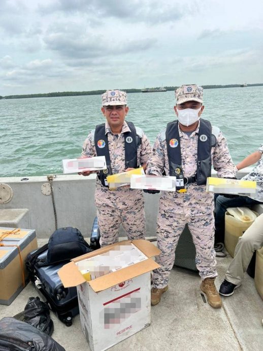 客船无保险载客 还非法携带香烟 遭扣查